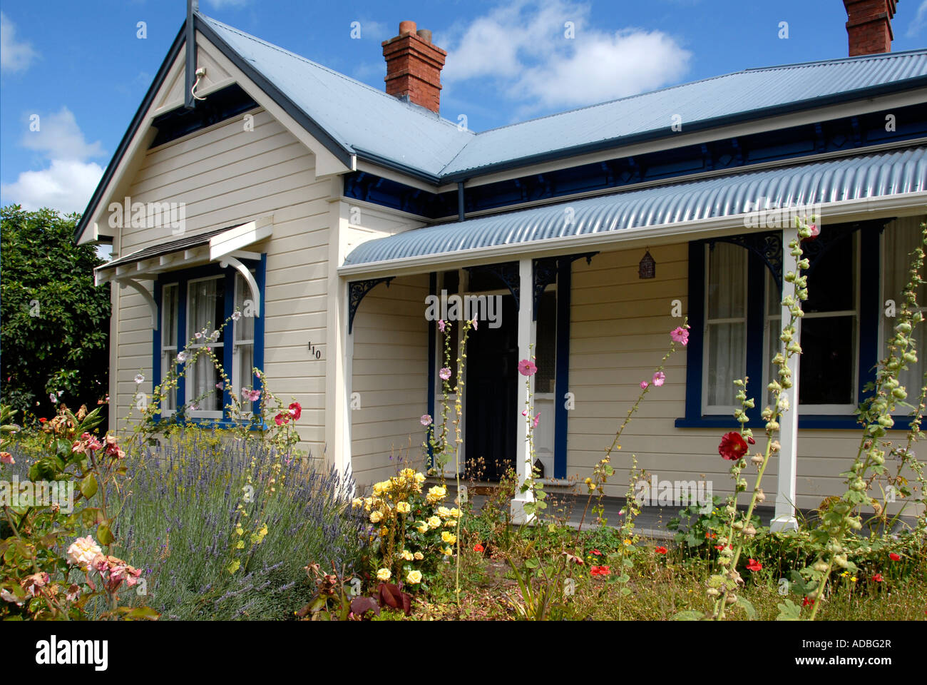 Cottage Weatherboard Akaroa péninsulaire Banques ile sud Nouvelle Zelande Banque D'Images