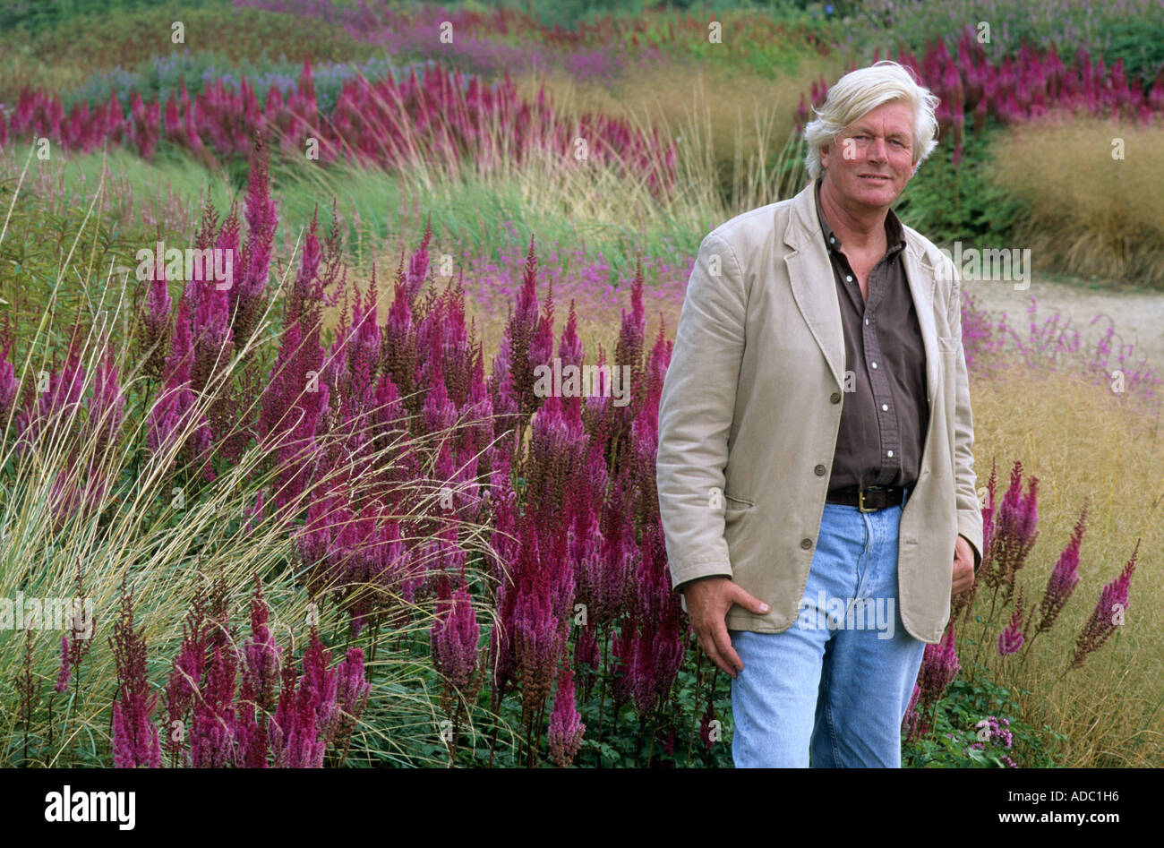 Piet Oudolf à Pensthorpe jardin du millénaire, Norfolk England UK homme gens personne portrait célèbre designer designers prairie Banque D'Images