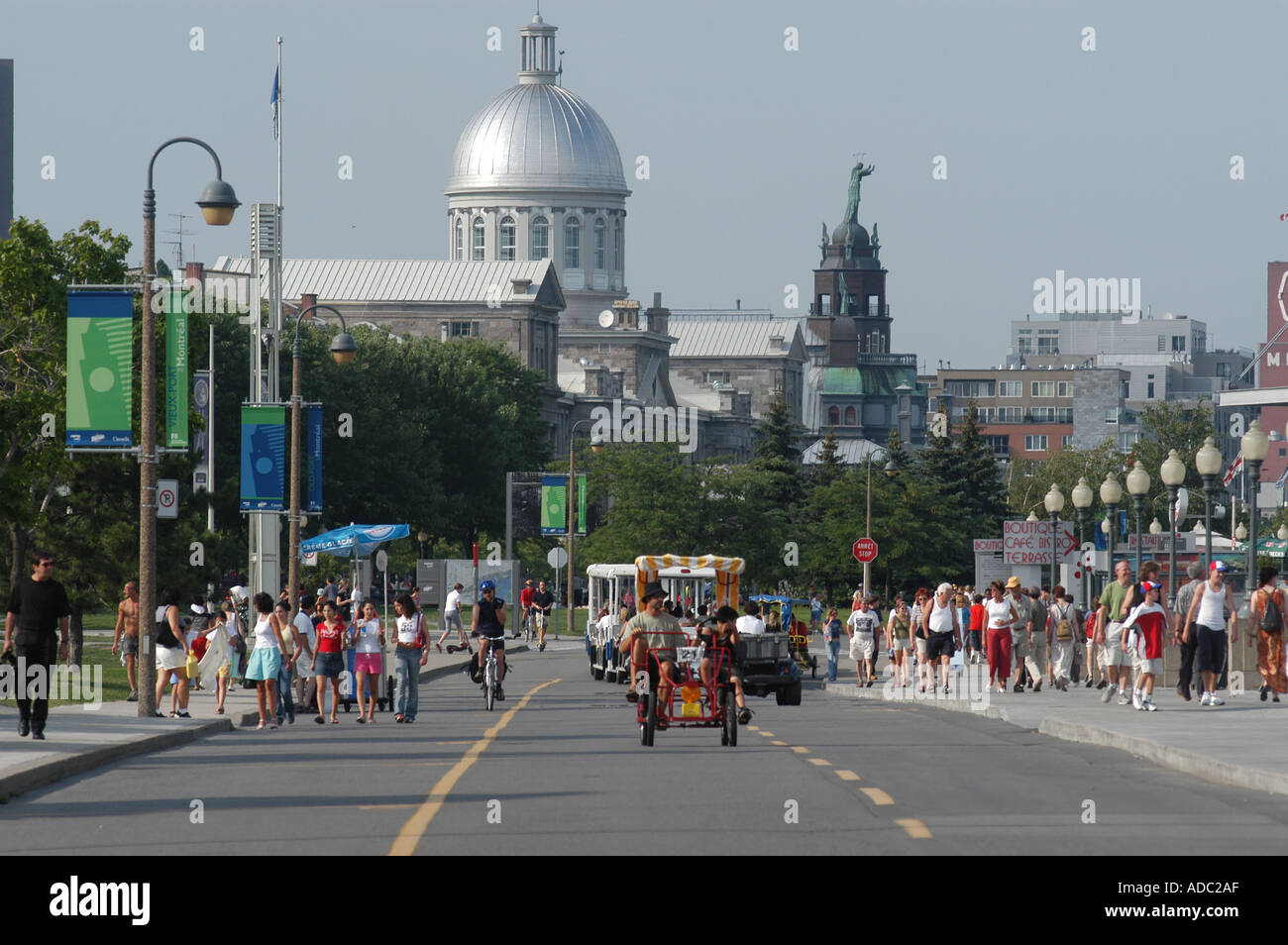 Vue sur le Vieux Port et le Vieux Montréal Banque D'Images