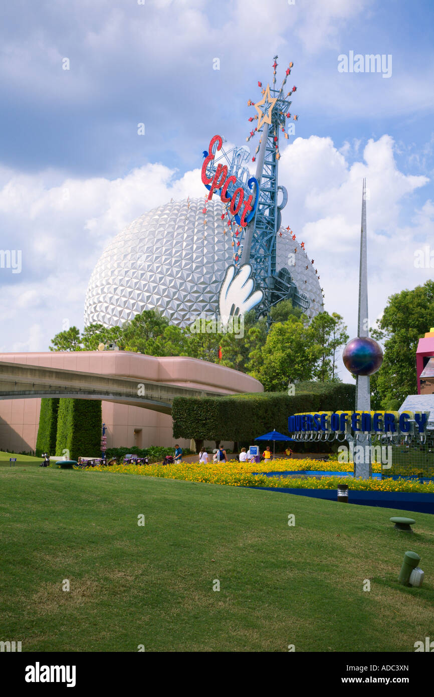 Vaisseau spatial Terre sphère à l'entrée de Epcot Center, Walt Disney World en Floride Banque D'Images