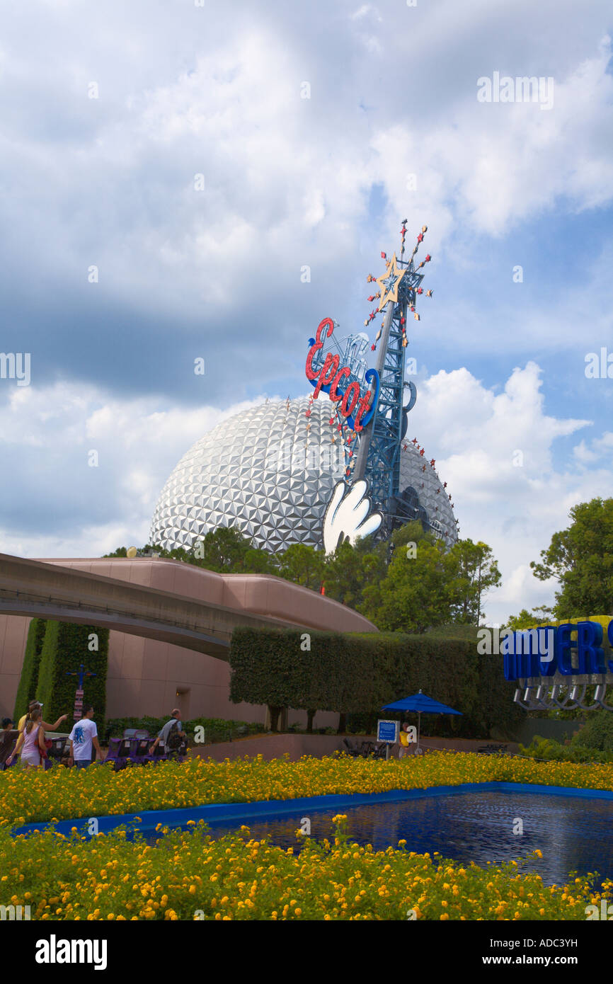 Vaisseau spatial Terre sphère à l'entrée de Epcot Center, Walt Disney World en Floride Banque D'Images