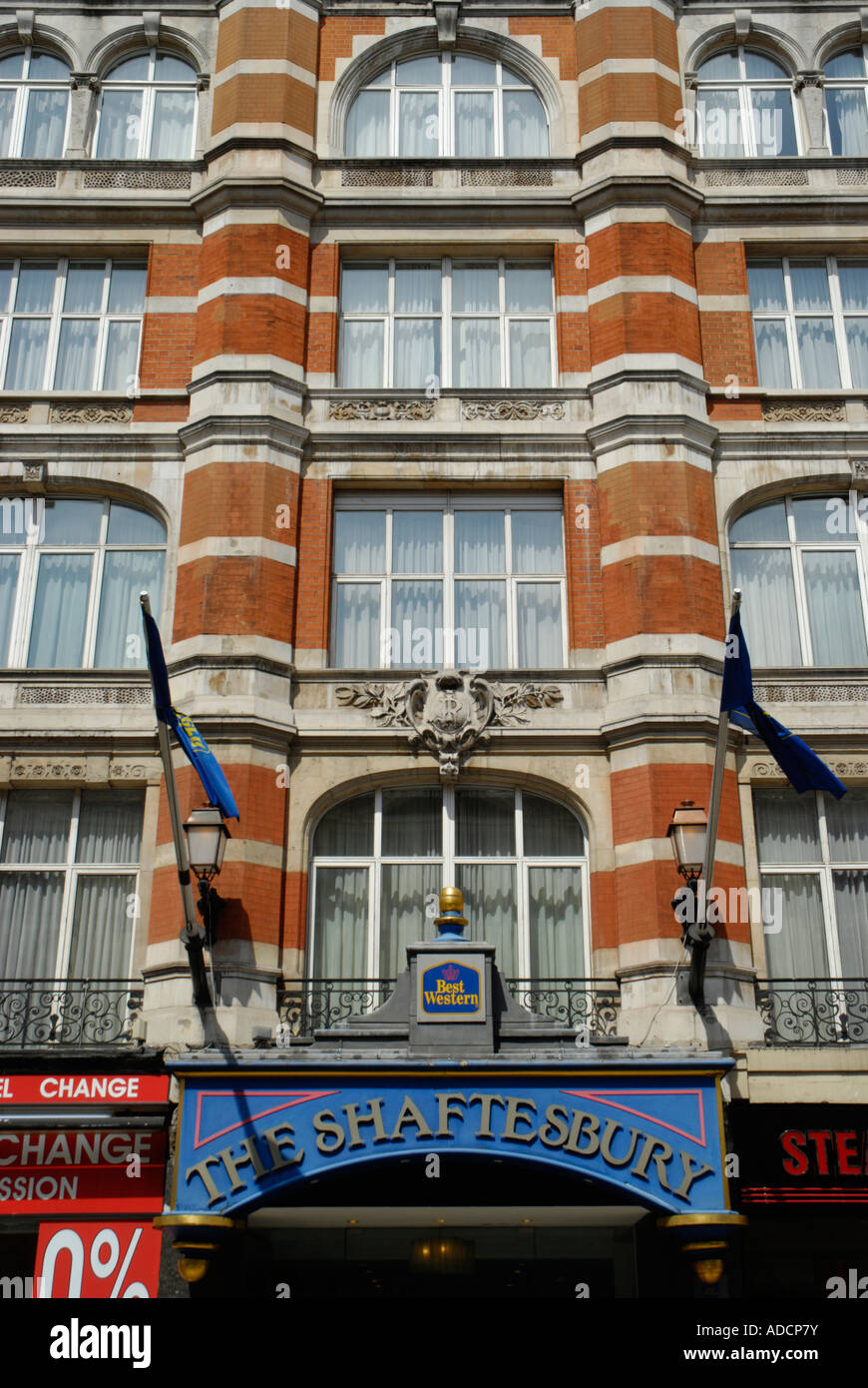 L'extérieur de l'hôtel Shaftesbury dans Shaftesbury Avenue London England Banque D'Images