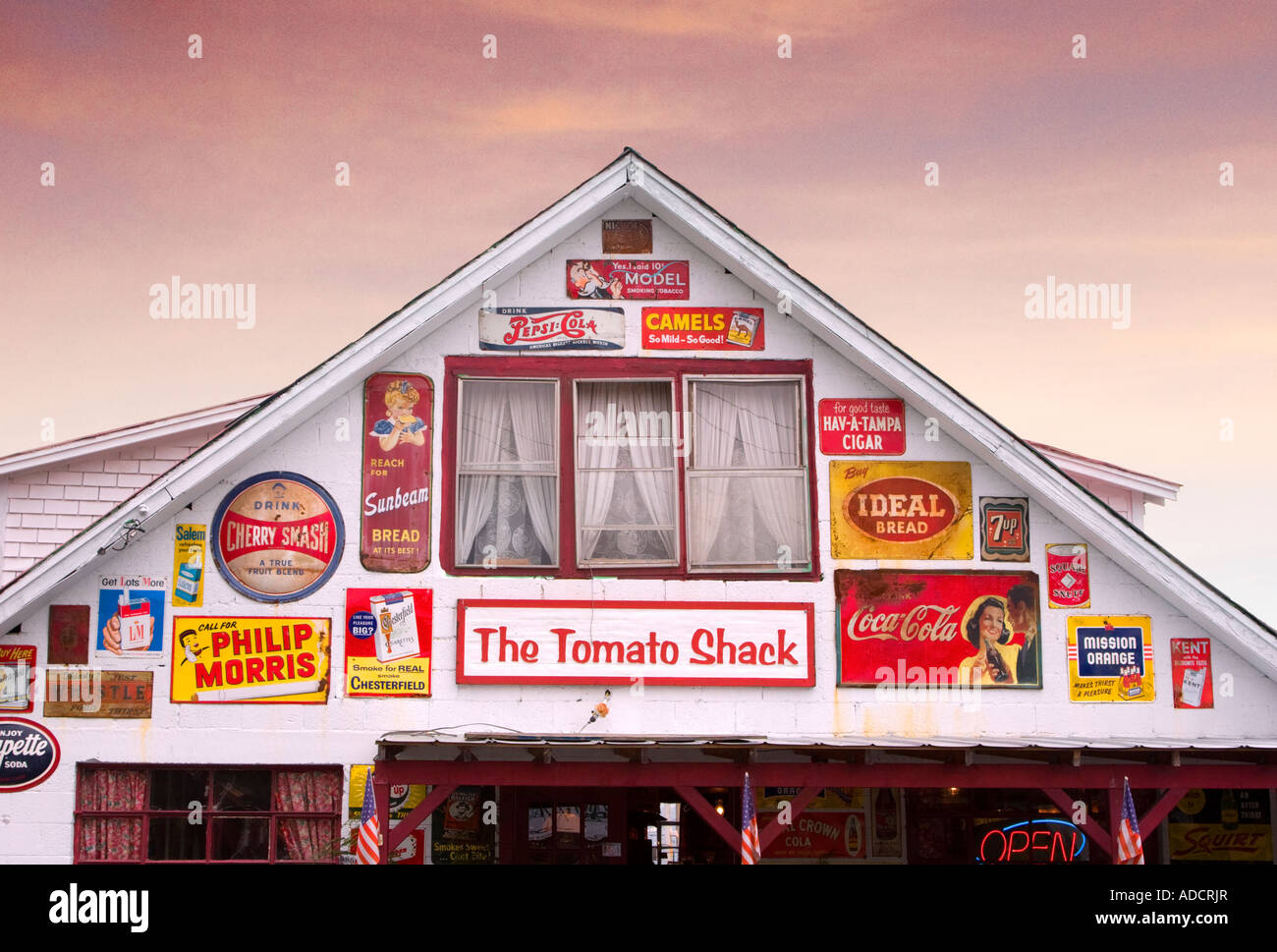 Country store avec vieilles enseignes Banque D'Images