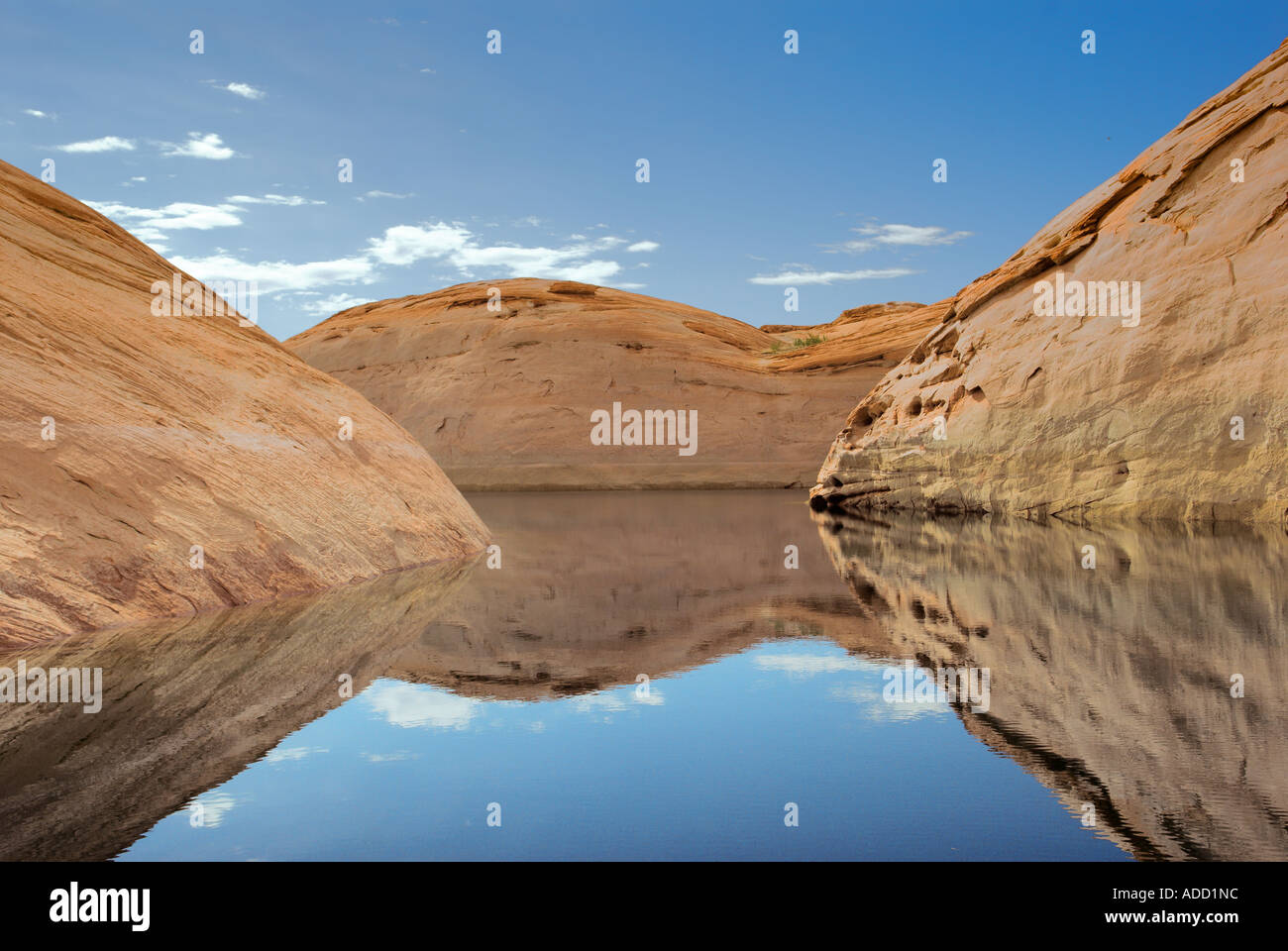 Réflexions de canyon dans les murs du labyrinthe à Canyon Lake Powell une partie de la Glen Canyon National Recreation Area Banque D'Images
