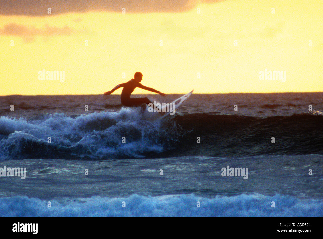 Fistral Newquay Cornwall Baie surfeur Banque D'Images