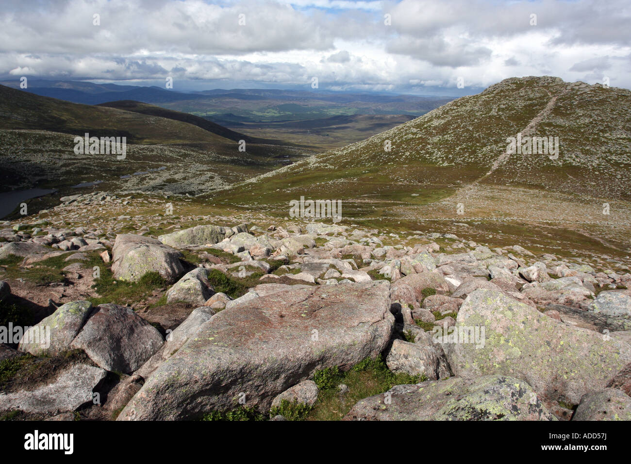 La vue de montagne de Lochnagar près de la Grande Motte sur le Balmoral Estate, Royal Deeside, Écosse, Royaume-Uni, qui est un Munro. Banque D'Images