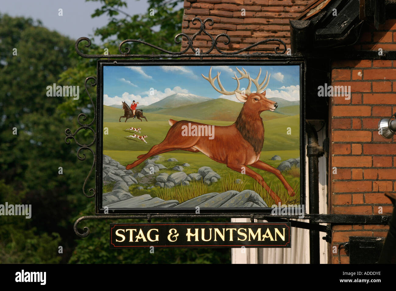 Hambleden le signe de l'réussi et populaire pub Stag and Huntsman Banque D'Images