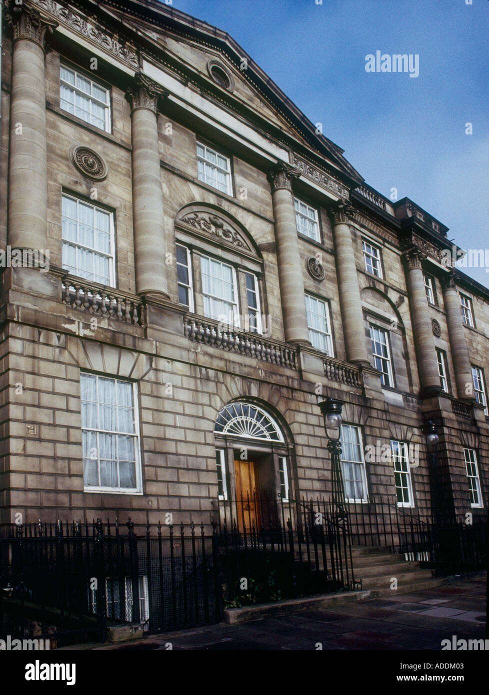 Maisons mitoyennes en briques grises géorgienne Edimbourg en Ecosse Banque D'Images