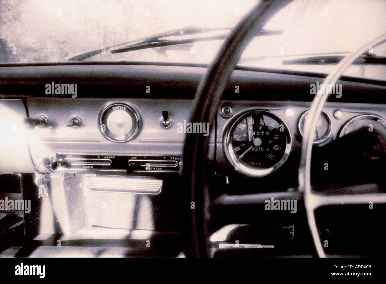 1966 Hillman Minx planche de bord Banque D'Images