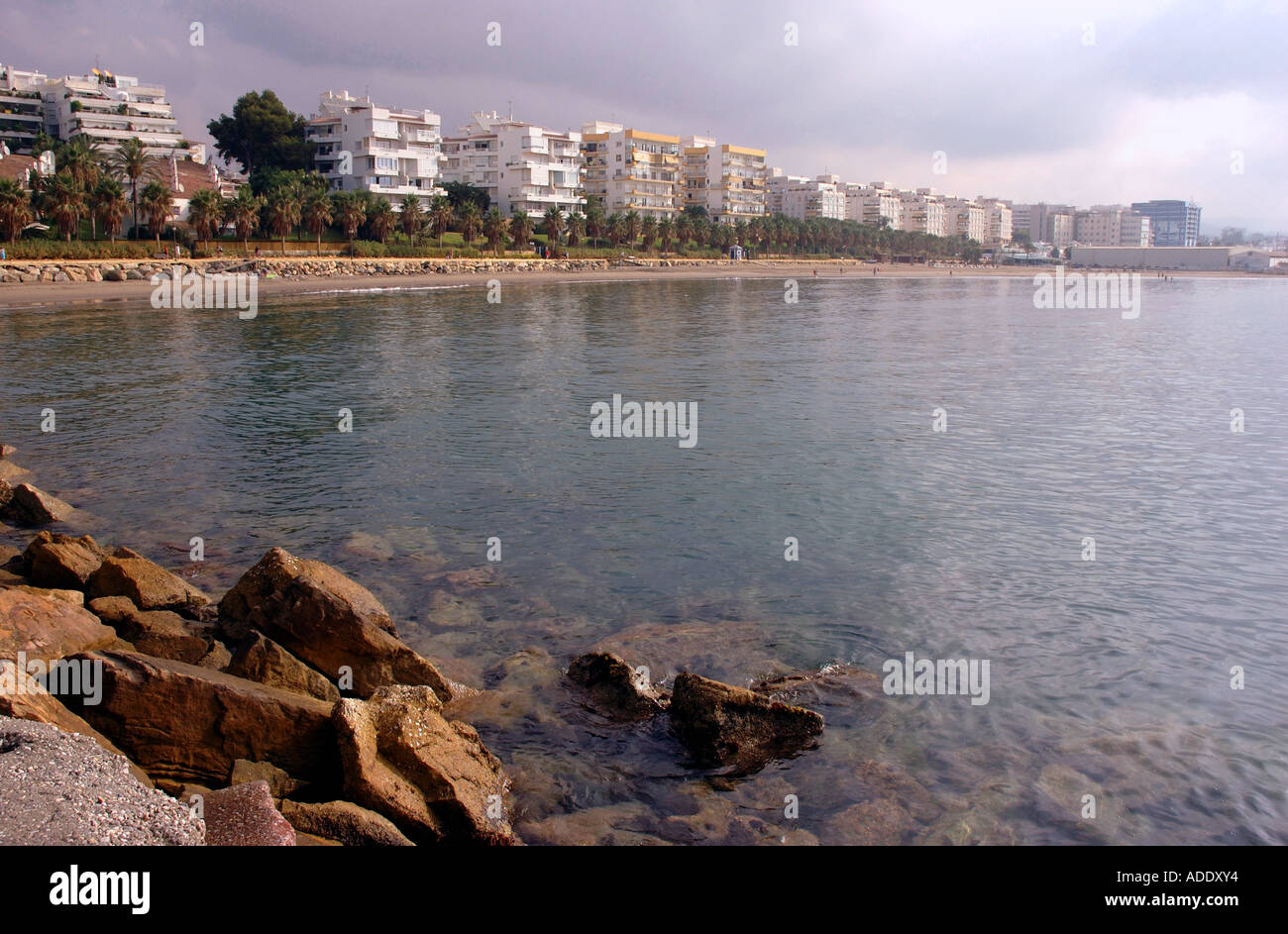 Vue panoramique sur mer et plage de Marbella Costa del Sol Andalousie Côte Soleil Andalucía España Espagne Iberia Europe Banque D'Images