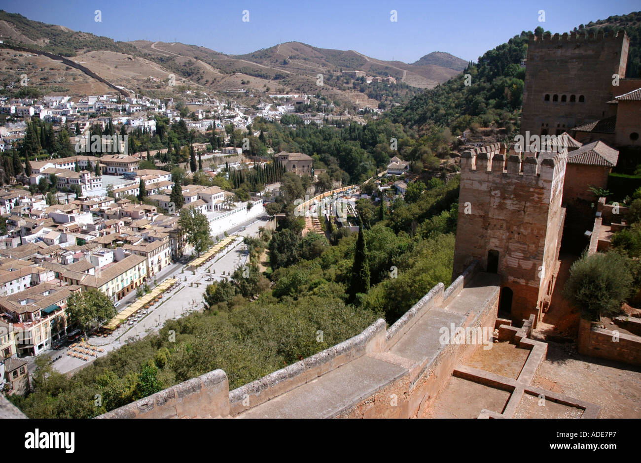 Vue panoramique sur Grenade Alhambra et forteresse Alcazaba andalousie Andalucía España Espagne Iberia Europe Banque D'Images