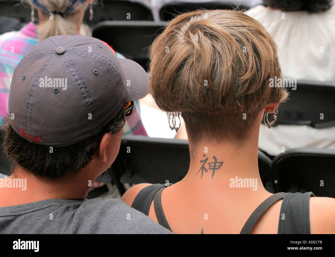 Woman With Tattoo Of Chinese Banque De Photographies Et D Images A Haute Resolution Alamy