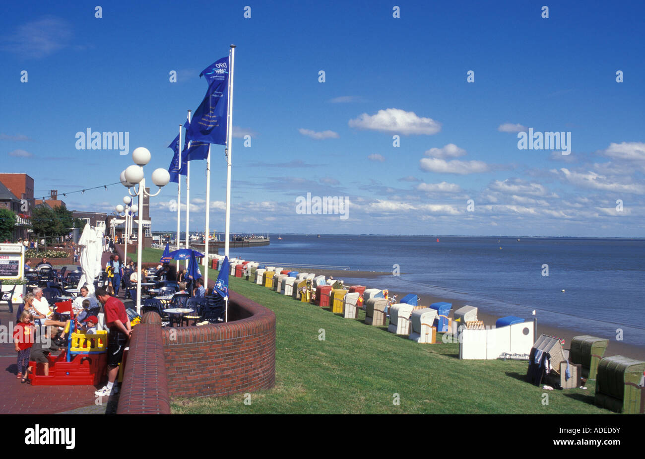 Promenade de la zone Suedstrand à Wilhelmshaven, côte de la mer du Nord, Basse-Saxe, Allemagne Banque D'Images