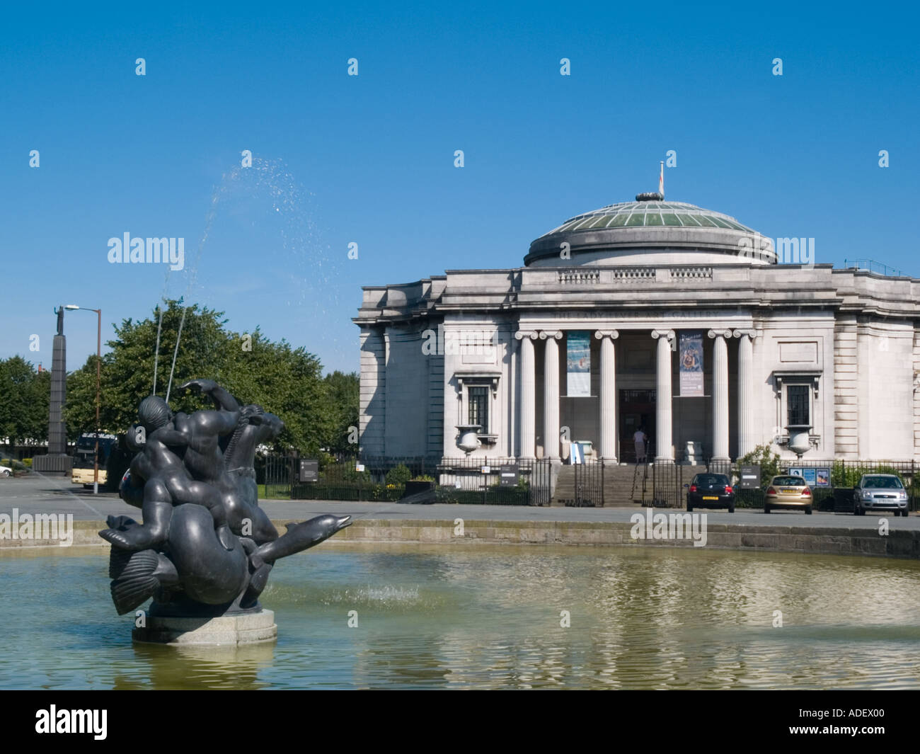 Fontaine et levier 'LADY' ART GALLERY fondée en 1922 par William Hesketh Lever du Soleil 'Port' Merseyside England UK Banque D'Images