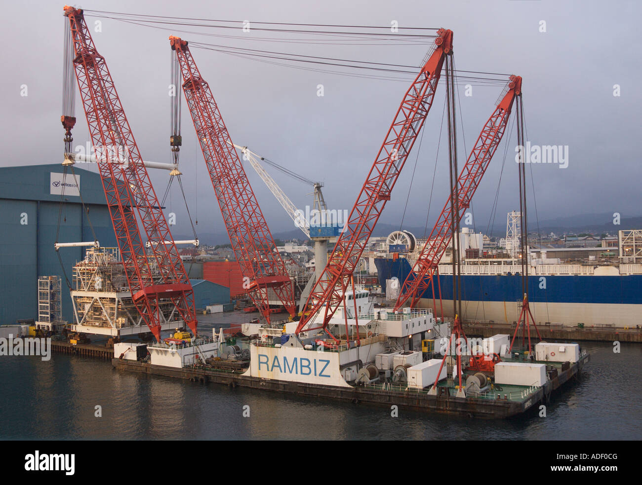 En mer de navires lourds Rambiz Banque D'Images