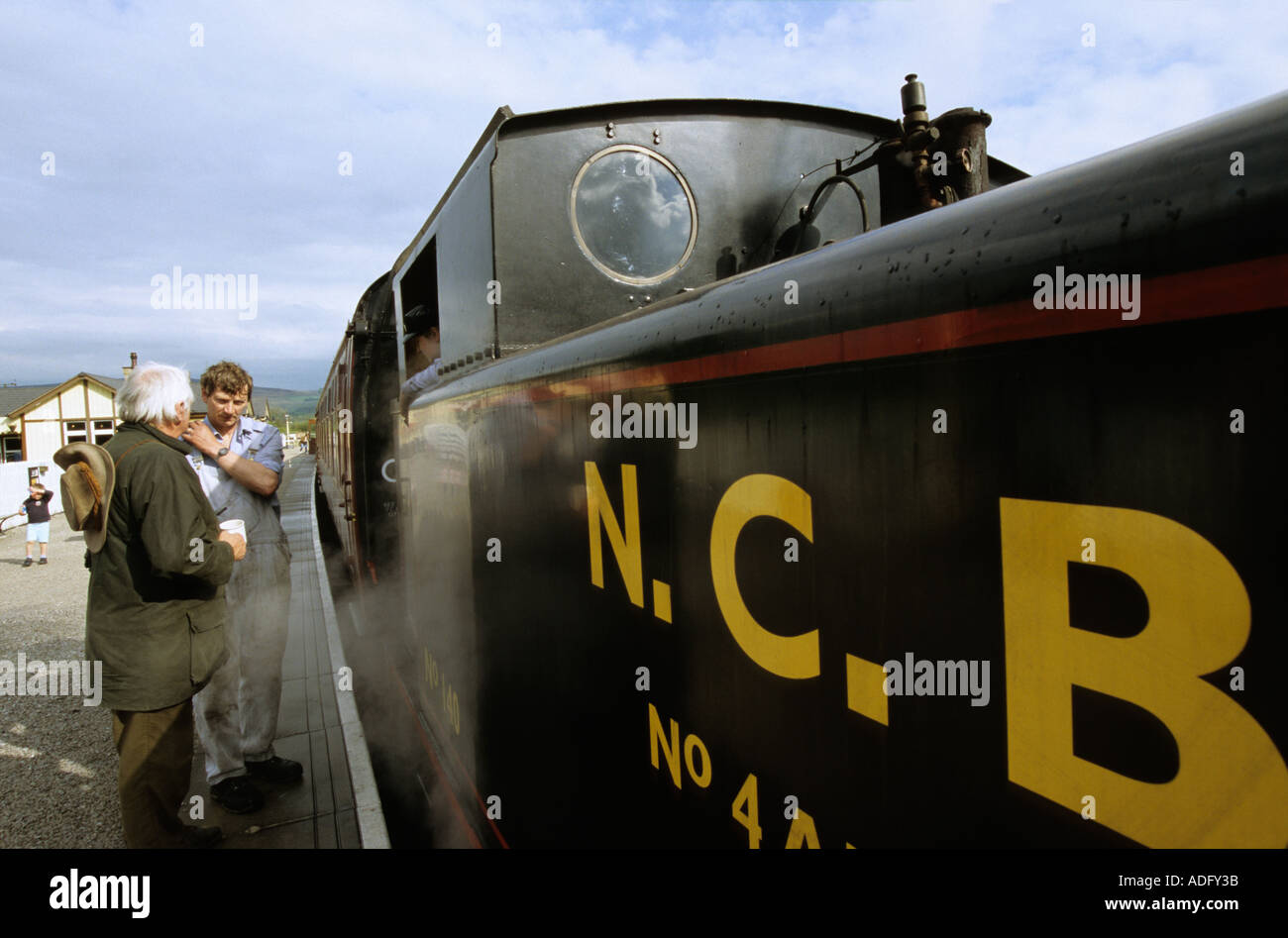 La locomotive du train à vapeur le moteur à Saint-cergue Station dans Yorkshire Angleterre UK Banque D'Images