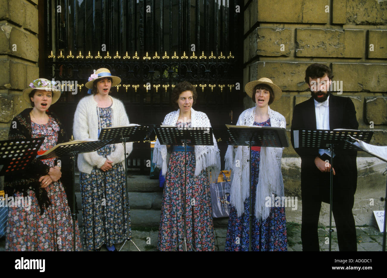 1er mai matin Oxford University Student chanter en célébration du premier mai en Angleterre. Oxfordshire Oxon. HOMER SYKES Banque D'Images