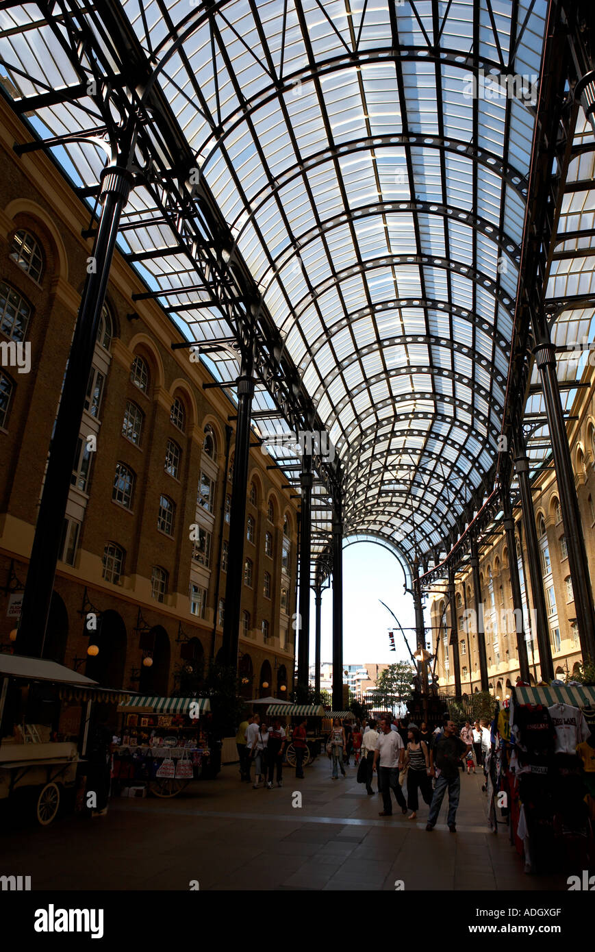 Interior shot of hays galleria sur hays wharf sur la rive sud de Londres Angleterre Royaume-Uni europe Banque D'Images