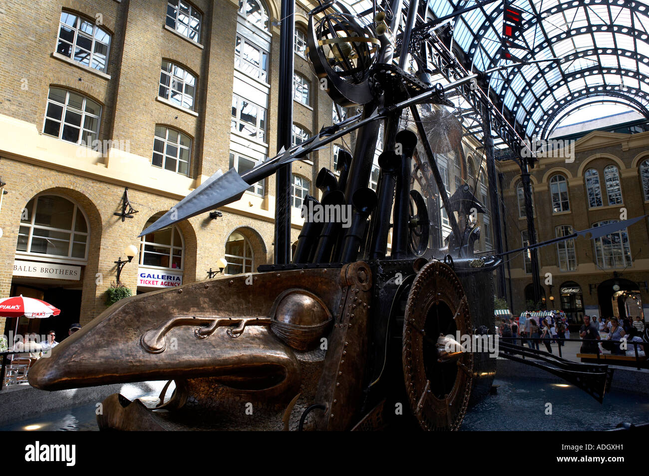 Interior shot of hays galleria sur hays wharf sur la rive sud de Londres Angleterre Royaume-Uni europe Banque D'Images