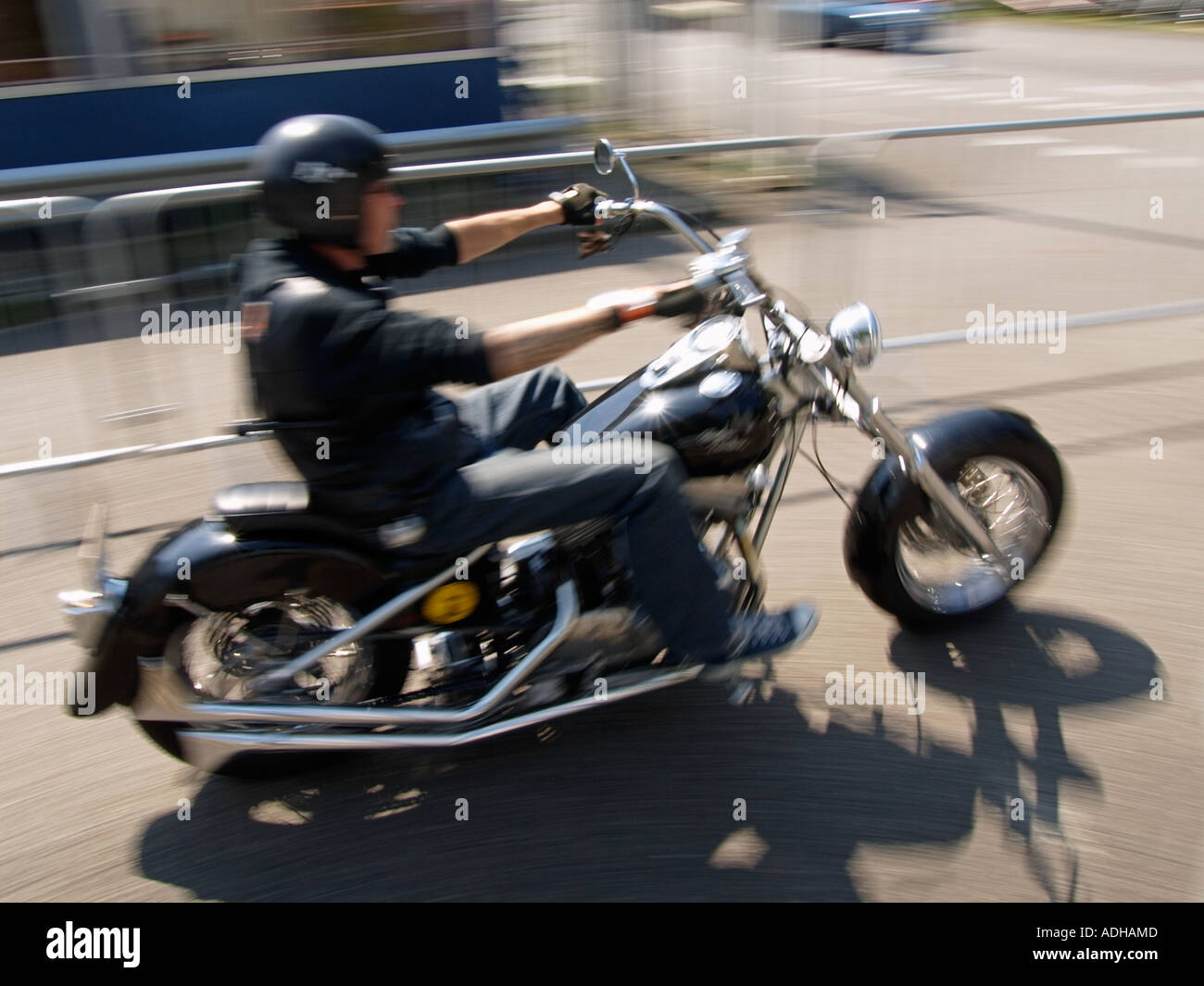 Motion image floue de Harley Davidson rider Breda Pays-Bas biker vitesse  fun liberté rêve d'enfance les jouets Photo Stock - Alamy