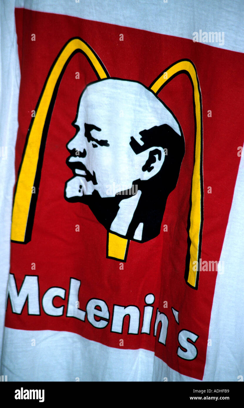 Tee shirt avec logo pour McLENIN Macdonalds premier burger shop ouverture à Moscou, Russie, en 1990 Banque D'Images