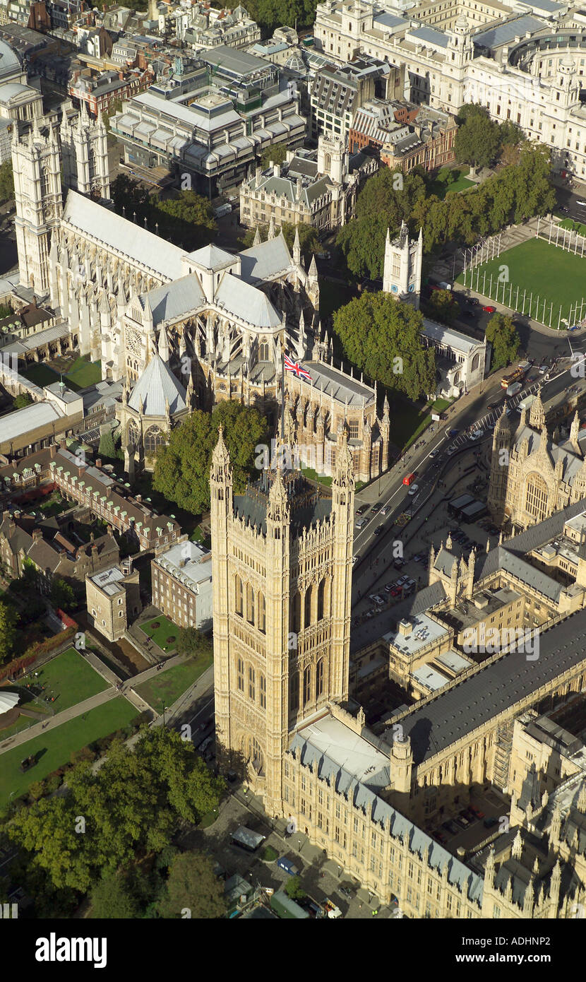 Vue aérienne de la Tour Victoria qui est à l'extrémité sud de la Chambre du Parlement. En vedette est aussi l'abbaye de Westminster Banque D'Images