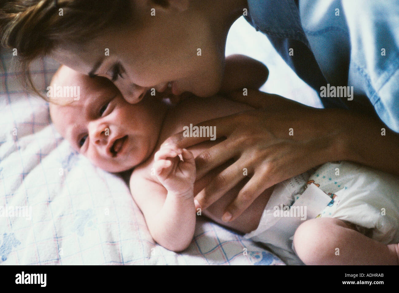 Close-up of a mother kissing her baby boy Banque D'Images