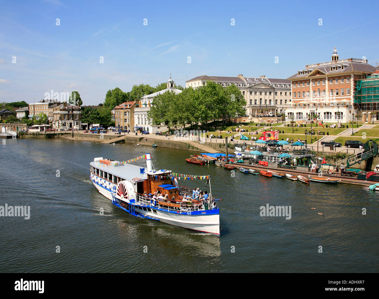 On Thames Richmond dans le Surrey , , Londres, sur une journée d'été. Banque D'Images