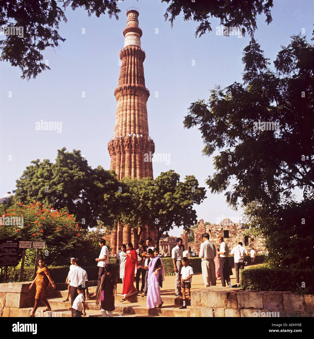 Le Qutb Minar 234 pieds de haut commencé en 1199 par qutb ud din première muslem sultan de Delhi, c'est la septième merveille de Delhi Banque D'Images