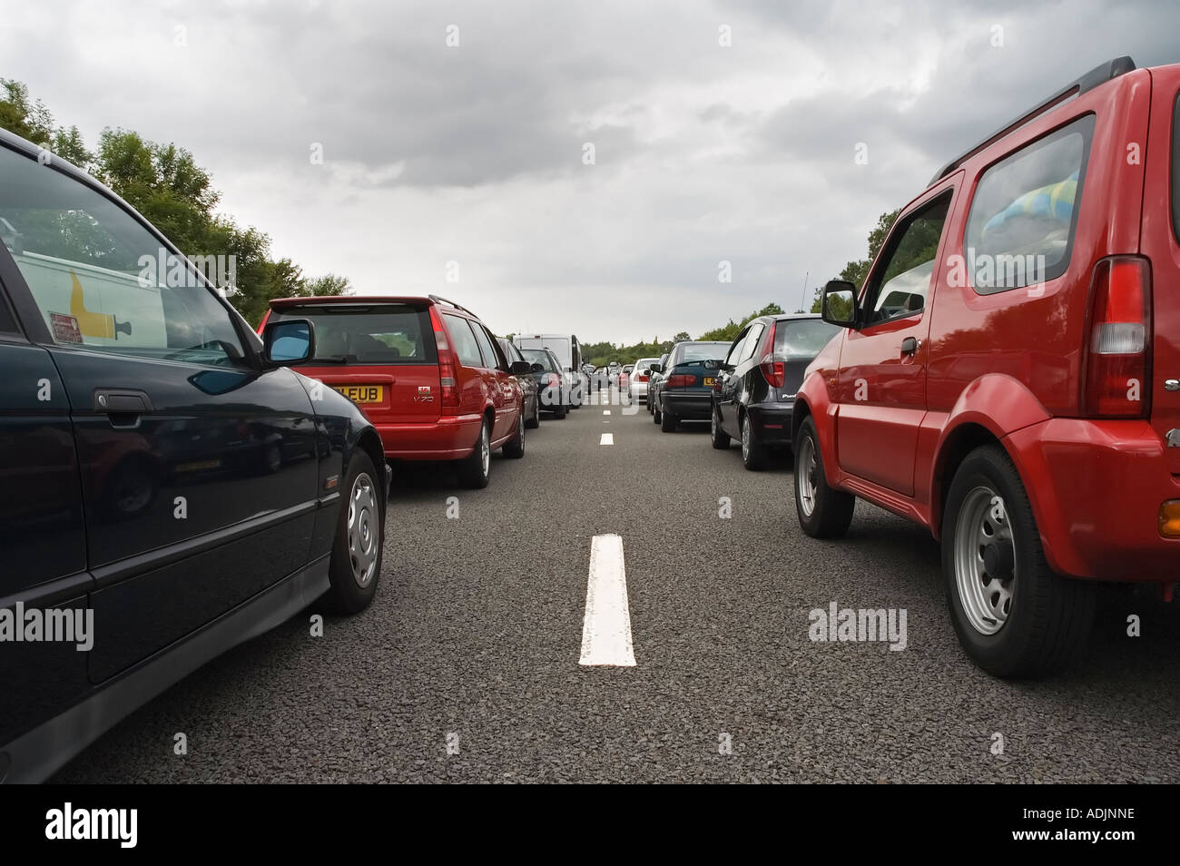 Tenue des voitures dans un embouteillage sur l'autoroute M4, le Pays de Galles. UK Banque D'Images