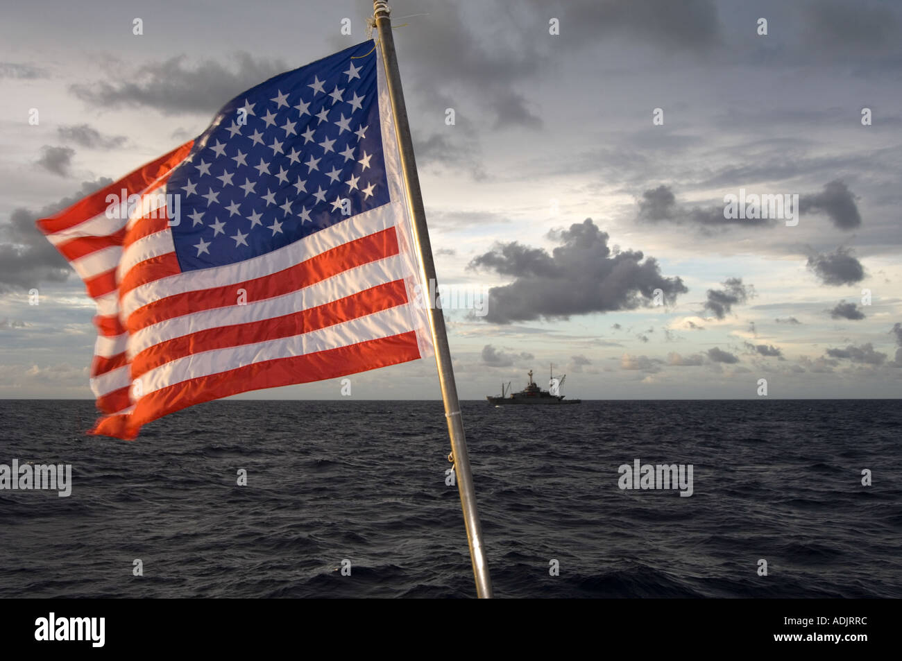 USS Salvor répond aux MV Trident dans le golfe de Thaïlande Banque D'Images