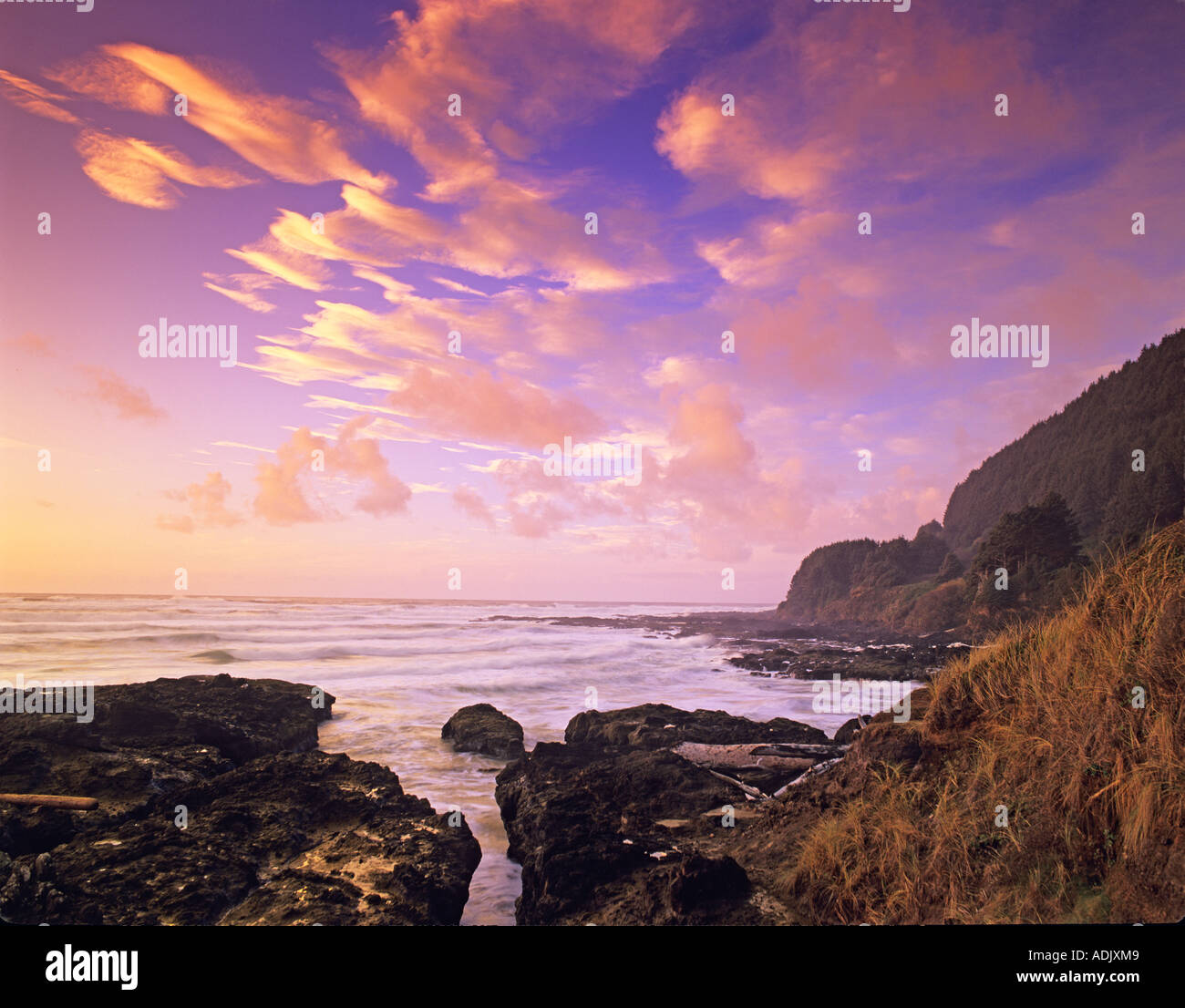 Coucher du soleil sur la côte près de l'Orégon Yachats Banque D'Images