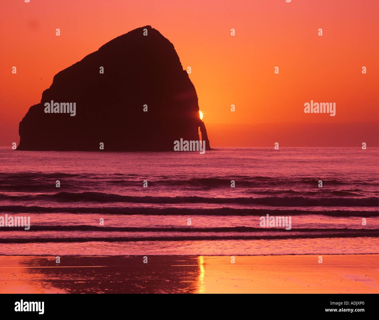 Coucher du soleil sur la plage de Pacific City Oregon Banque D'Images