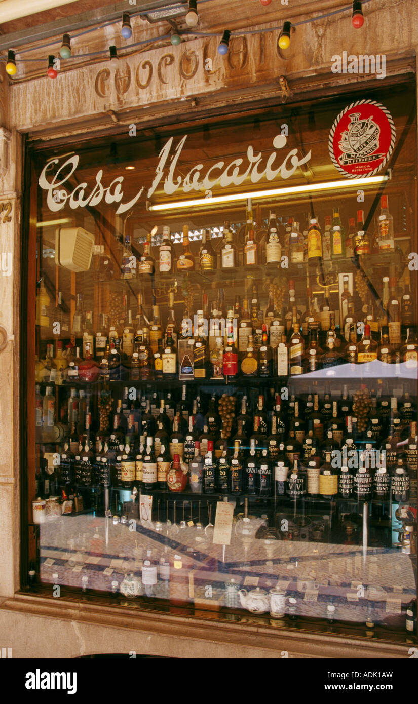 Casa Macario un port traditionnel boutique et café Lisbonne Portugal Photo  Stock - Alamy