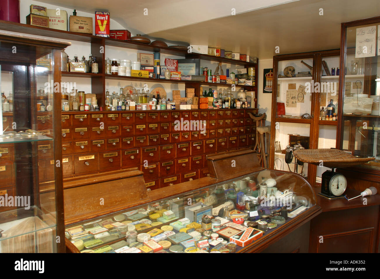 Ancien magasin chimiste dans museum Banque D'Images