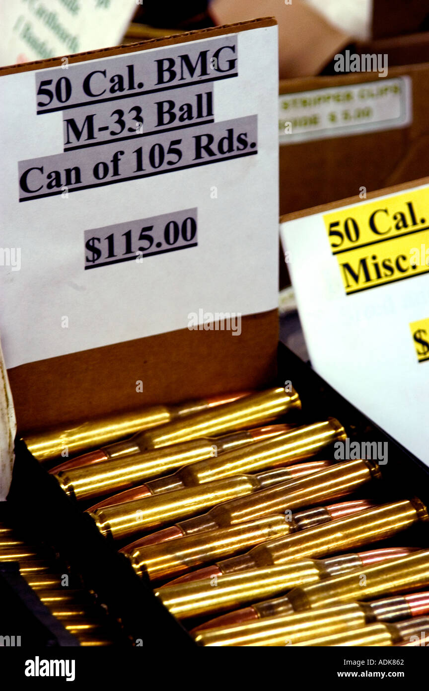 Machine gun munitions pour vente à table fournisseurs Banque D'Images