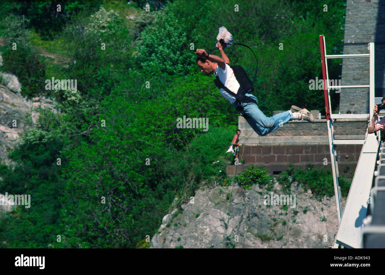 Crédit photo DOUG BLANE Mark Scott 165 BASE BASE Jumping de Clifton Suspension Bridge Banque D'Images