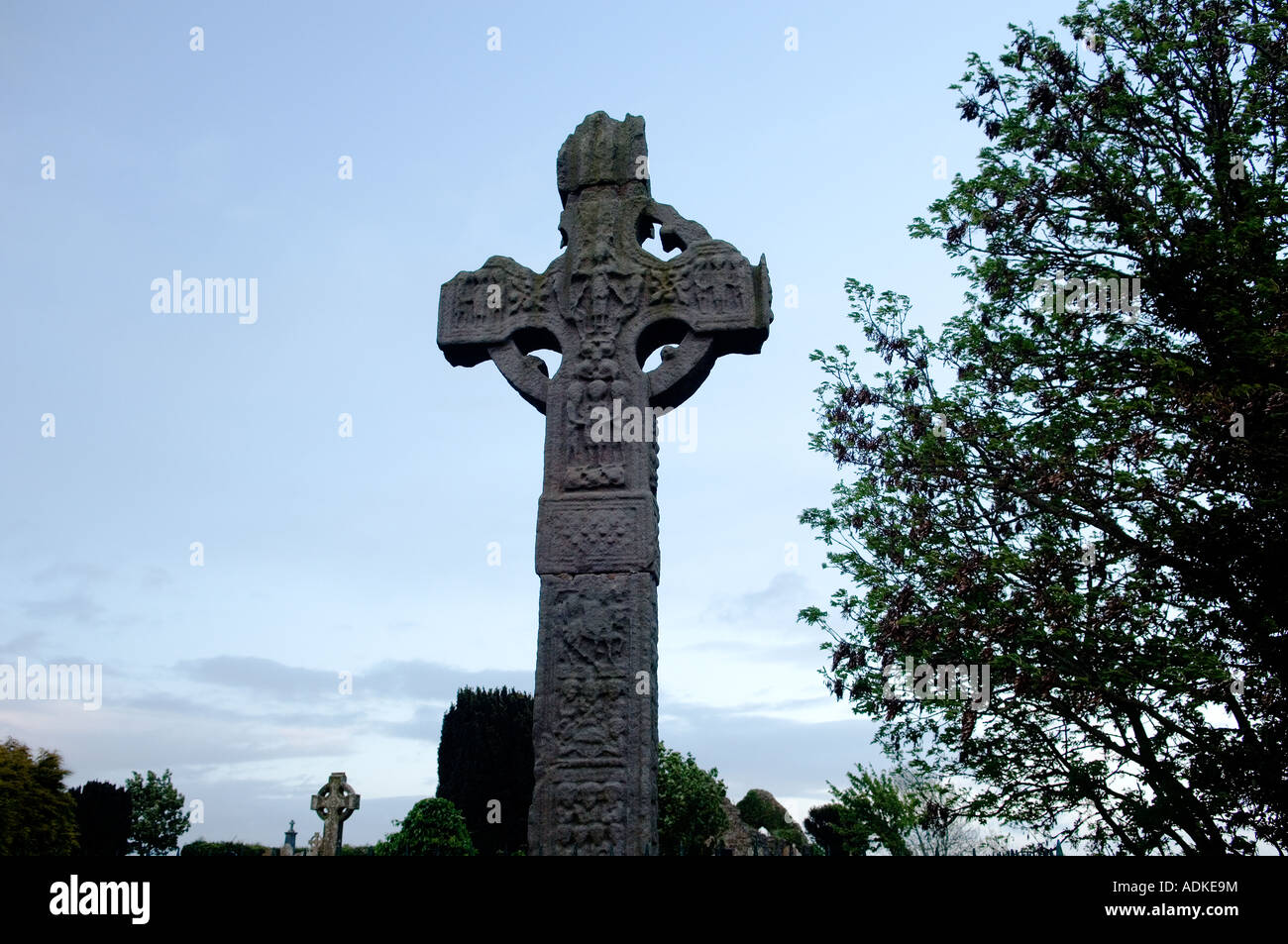 Face Ouest de la Celtic Christian High Cross de Ardboe sur les rives du Lough Neagh, comté de Tyrone, Irlande du Nord. Banque D'Images