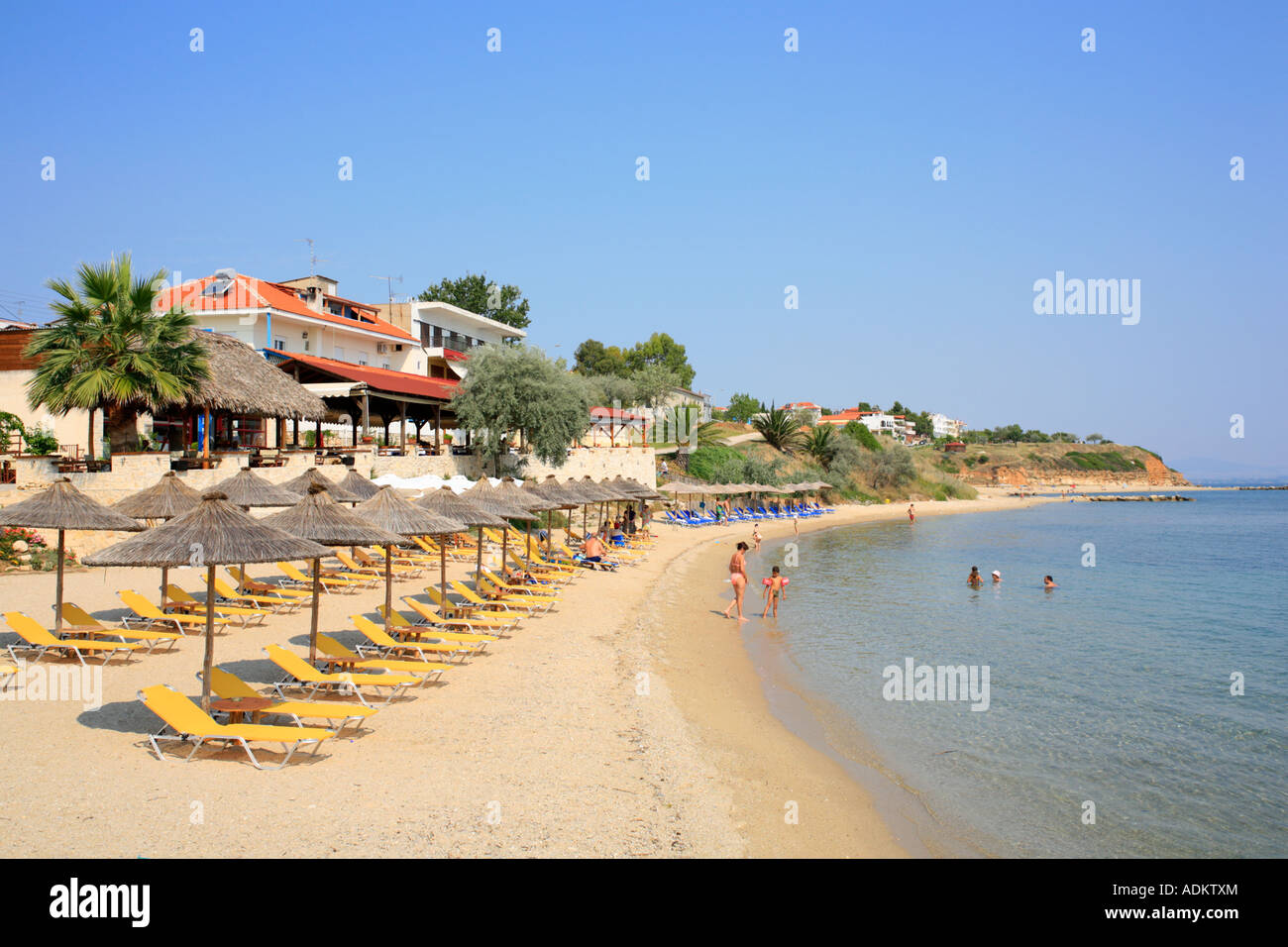 Plage de Nea Fokea sur la péninsule de Kassandra sur la péninsule de Chalcidice en Grèce Banque D'Images