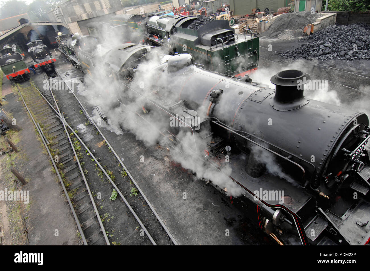 British Railways locomotive 80151 dans le hangar de la cour à Bluebell Railway Sheffield Park Sussex Banque D'Images