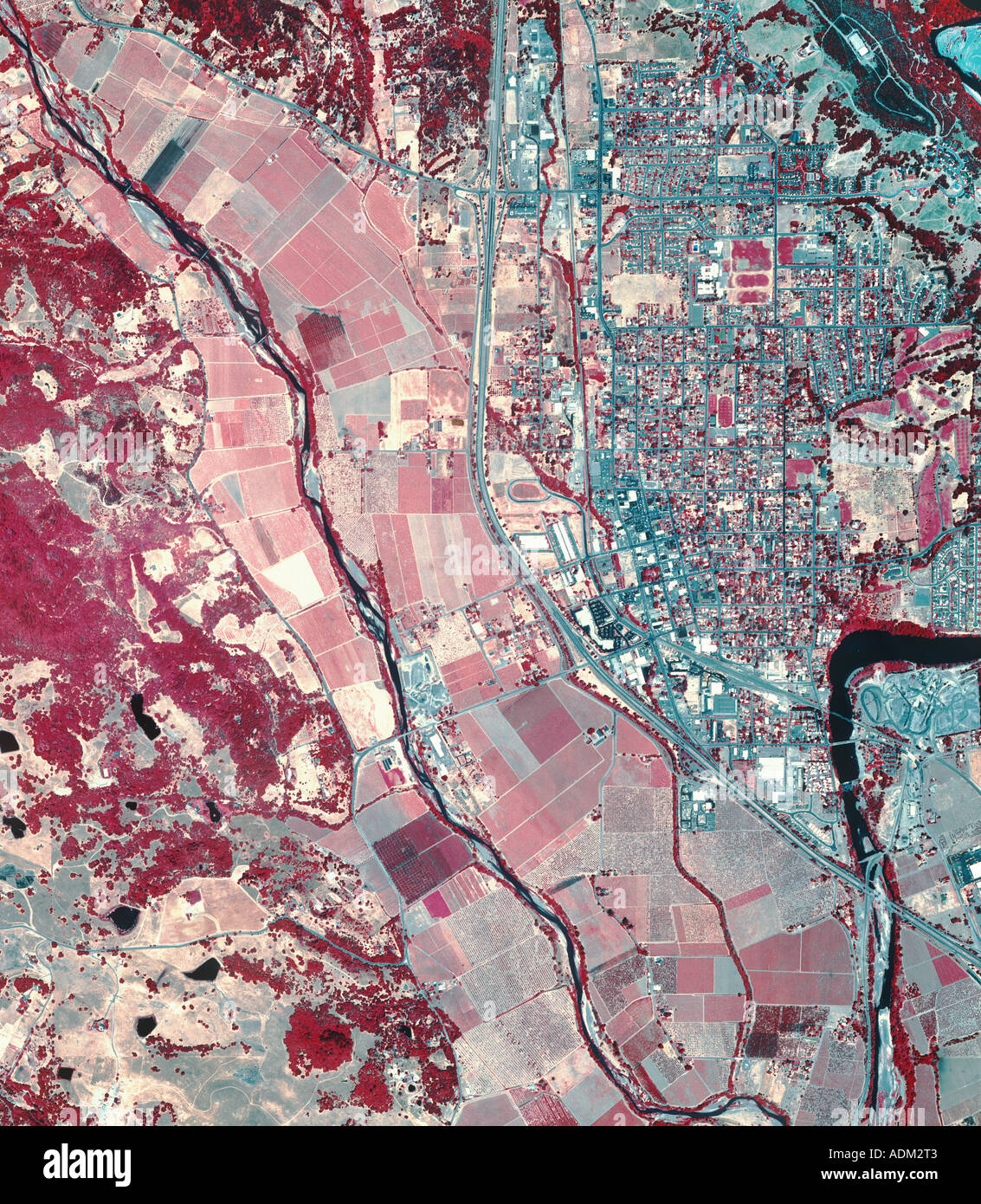 Carte aérienne infrarouge de la ville de Healdsburg, CA et le vin de pays du comté de Sonoma périphériques de la ville Banque D'Images