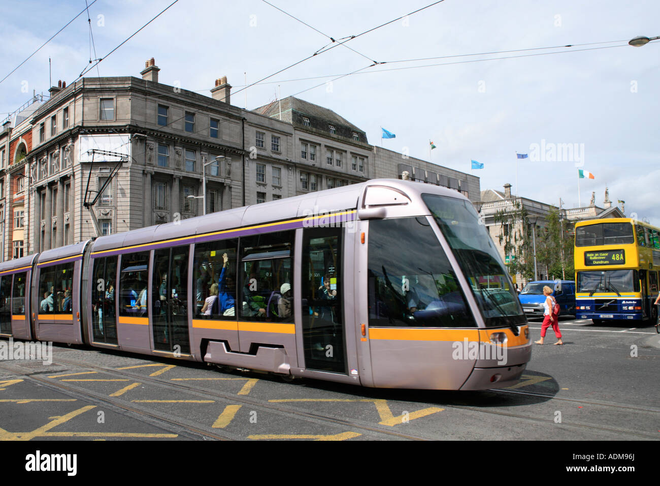 Le tramway Luas appelé dans O'Connell Street à Dublin en Irlande Banque D'Images