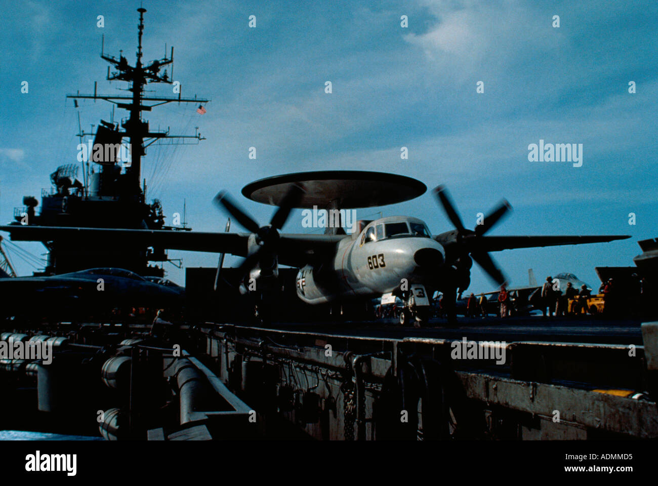 E-2C Hawkeye sur le USS Saratoga Banque D'Images