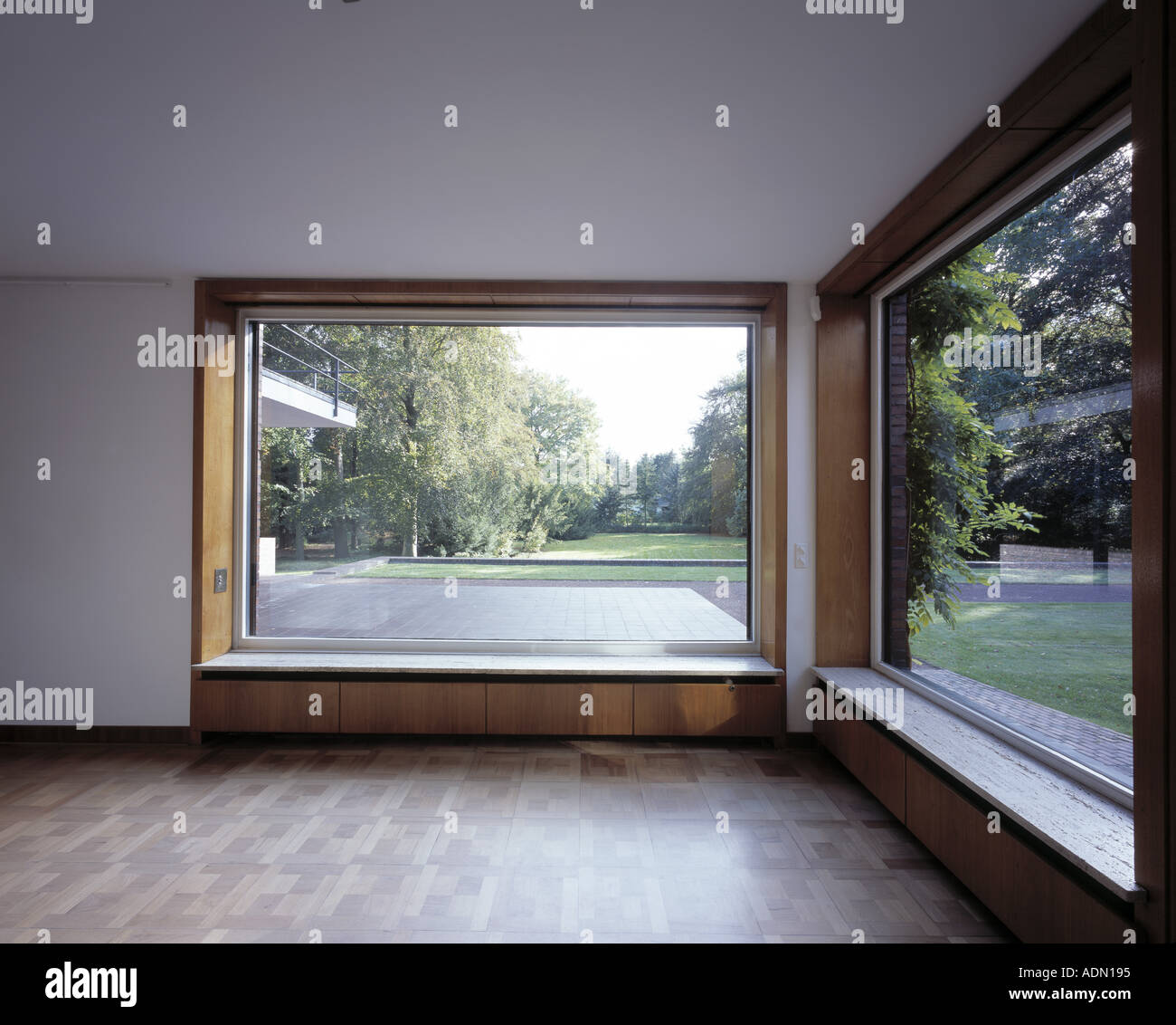 Krefeld, Haus Lange und Haus Esters, Innenraum von Haus Lange mit Blick in den Garten Banque D'Images