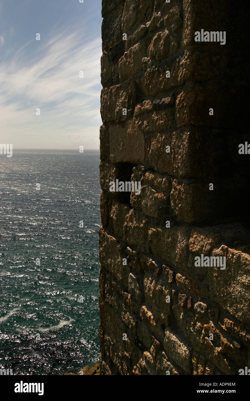 Vue latérale du mur de granit maison Botallack moteur Couronne Cornwall Banque D'Images