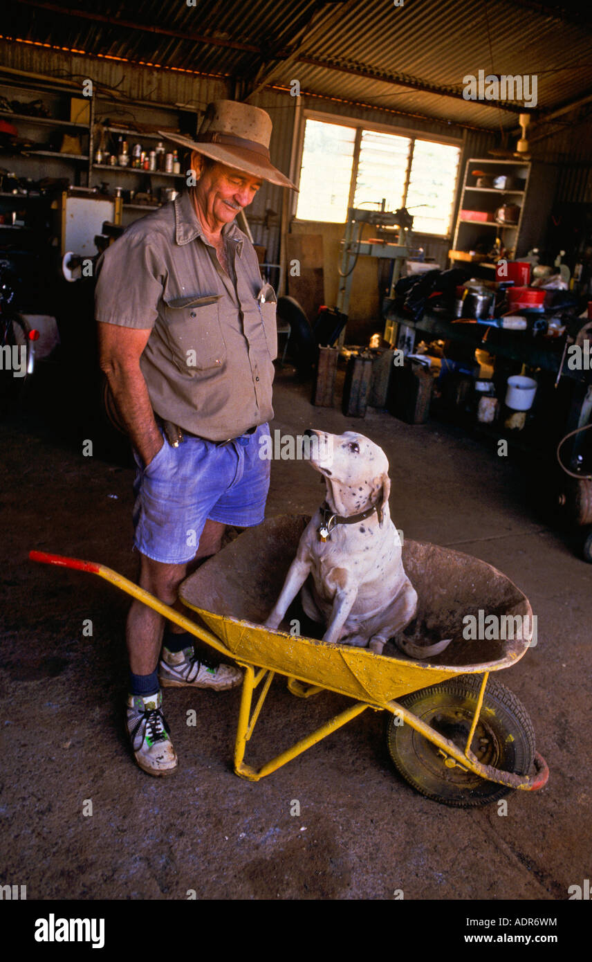 L'homme et son chien, l'ouest de l'Australie Banque D'Images