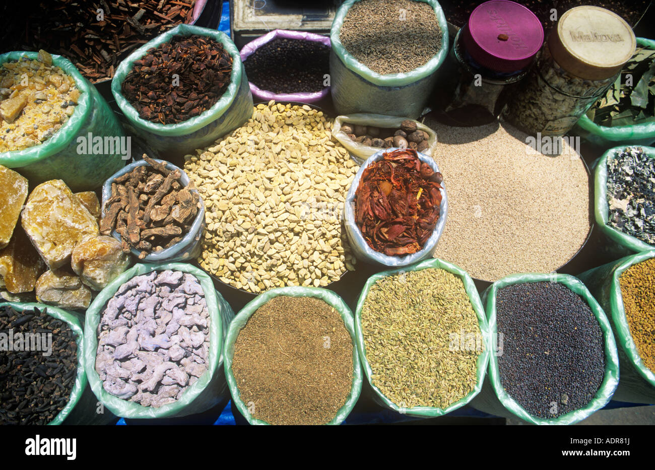 Une sélection d'épices au marché Devaraja, Mysore, Karnataka, Inde Banque D'Images