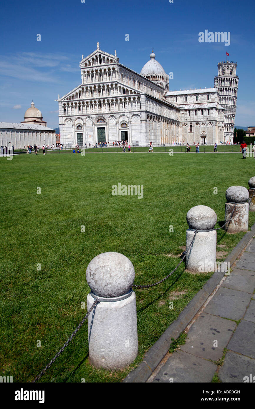 La Tour Penchée de Pise et la Cathédrale Duomo à la Piazza del Duomo, la Place des Miracles à Pise Italie Banque D'Images