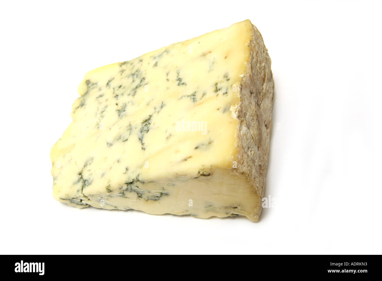 Le fromage Stilton isolé sur blanc. Banque D'Images