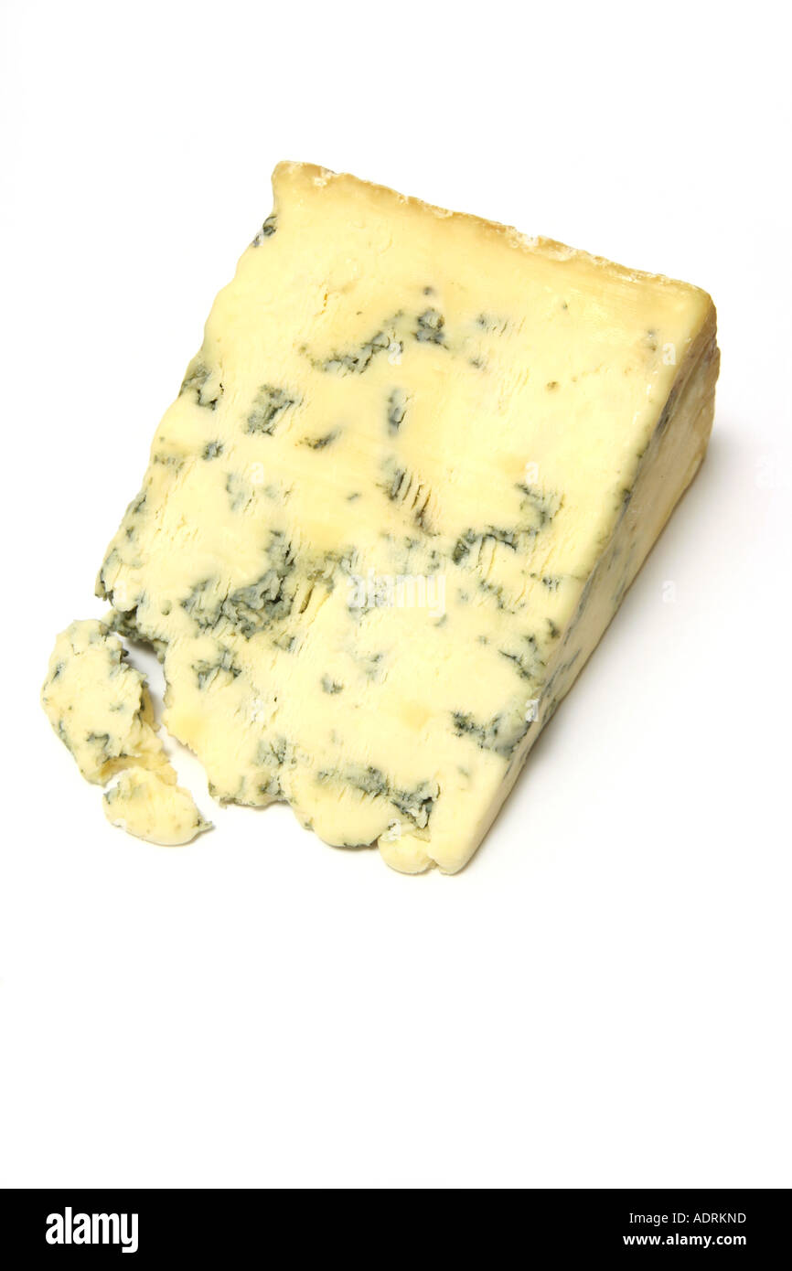 Le fromage Stilton isolé sur blanc. Banque D'Images